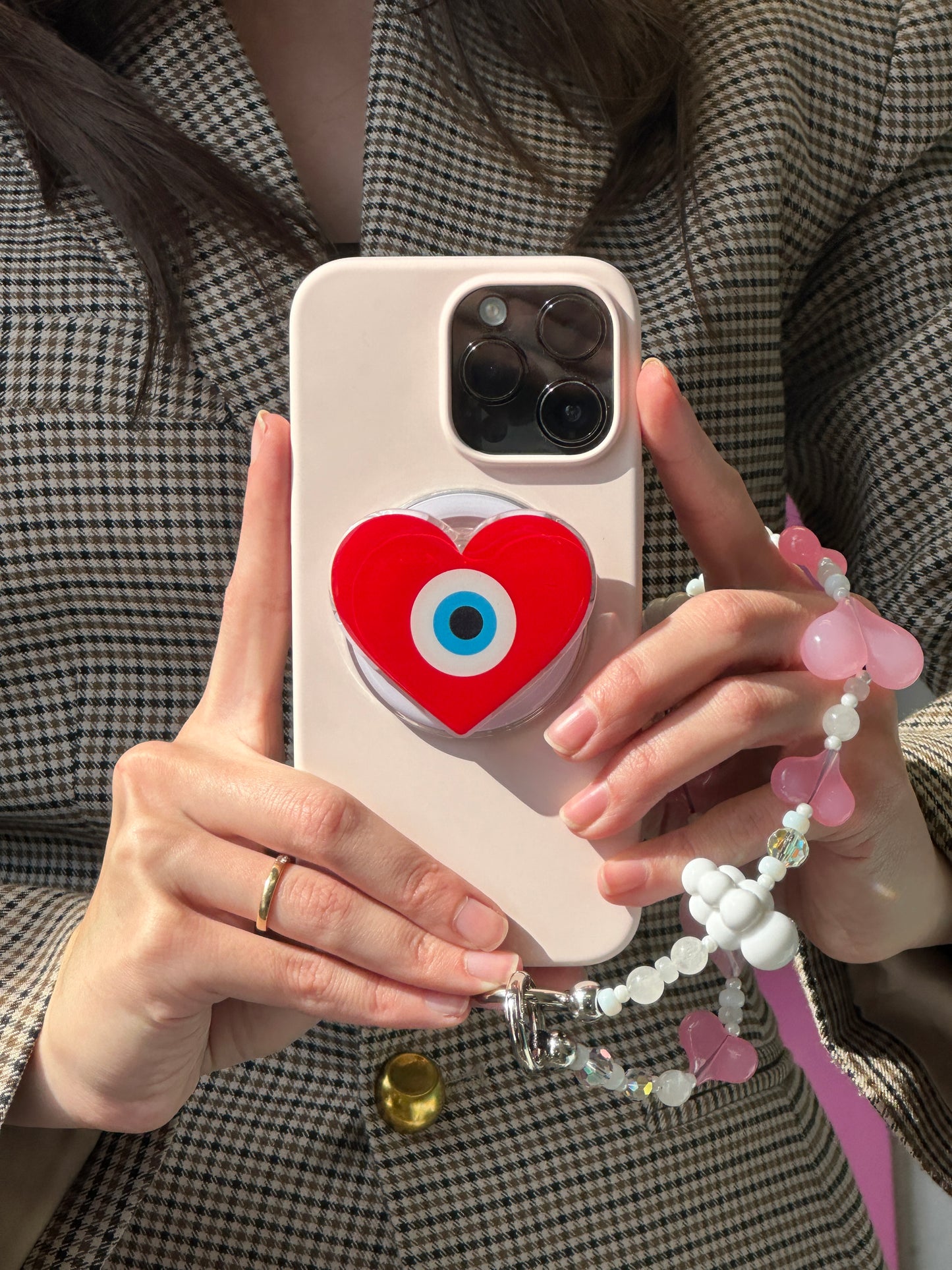 Protective Heart MagSafe pop holder, cute heart-shaped magnetic pop socket and phone grip accessory for mobile phones.
