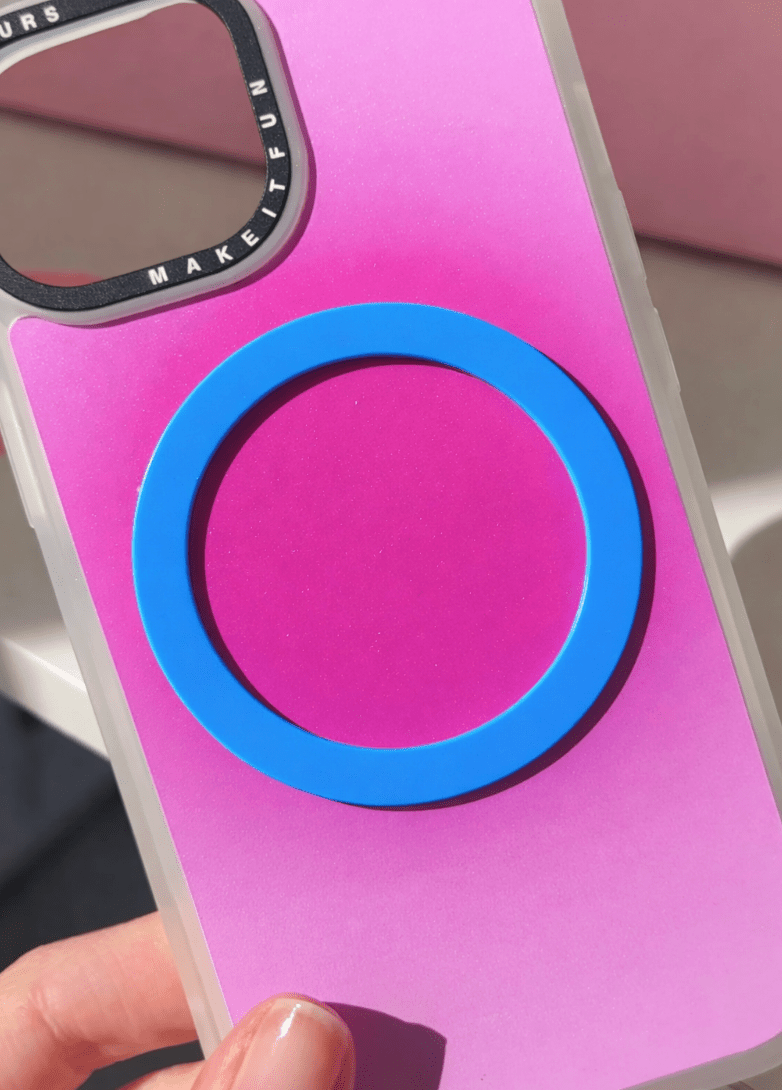 Magnetic Caze Adaptor for non-MagSafe phone cases, white circular magnetic ring sticker for MagSafe compatibility, universal magnetic pop holder and phone grip attachment accessory.
