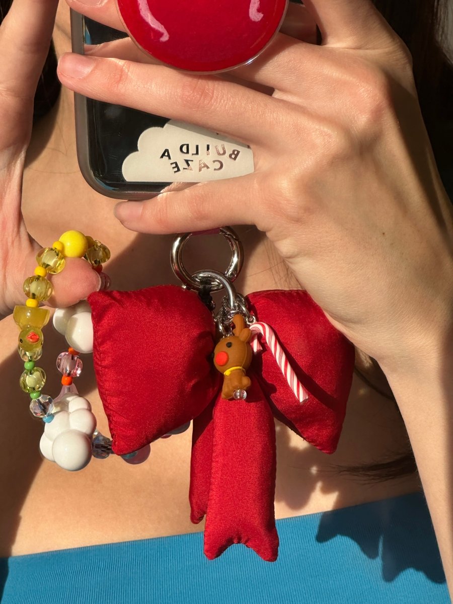 Red puffy bow keychain for phone cases, cute 3D ribbon charm for mobile accessories, trendy scarlet bag ornament, aesthetic puffy heart bow attachment for smartphone cases.