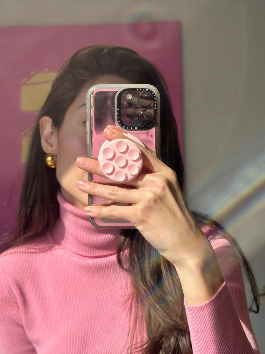 Lilac Wondergrip MagSafe magnetic pop holder, purple pop socket and phone grip accessory.